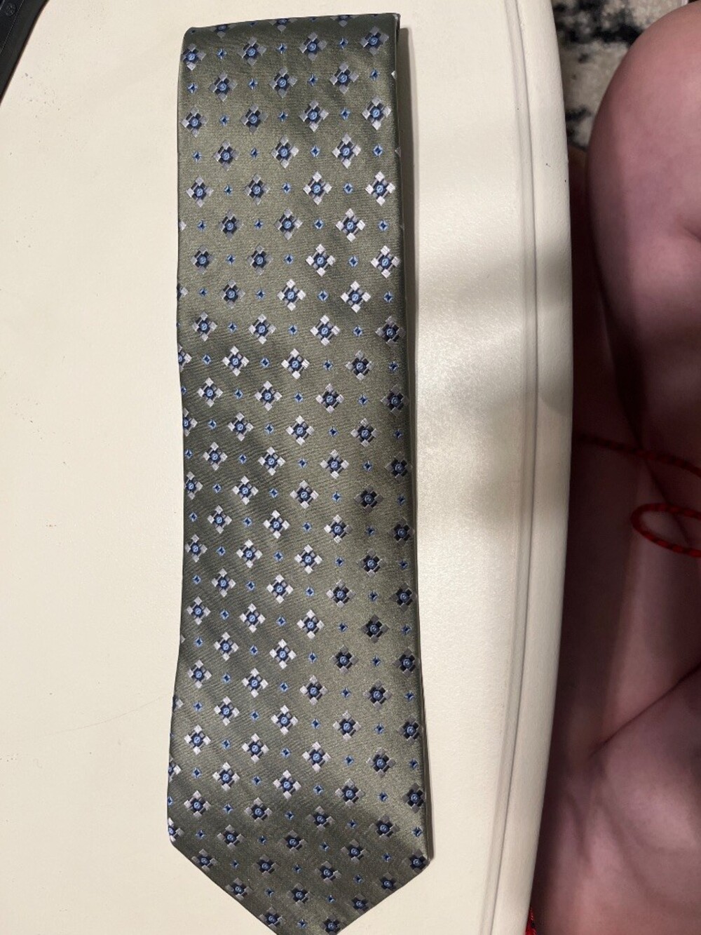 Daniel Cremieux Mens 100% Silk Necktie Olive Sage Green Geometric Medallion Tie